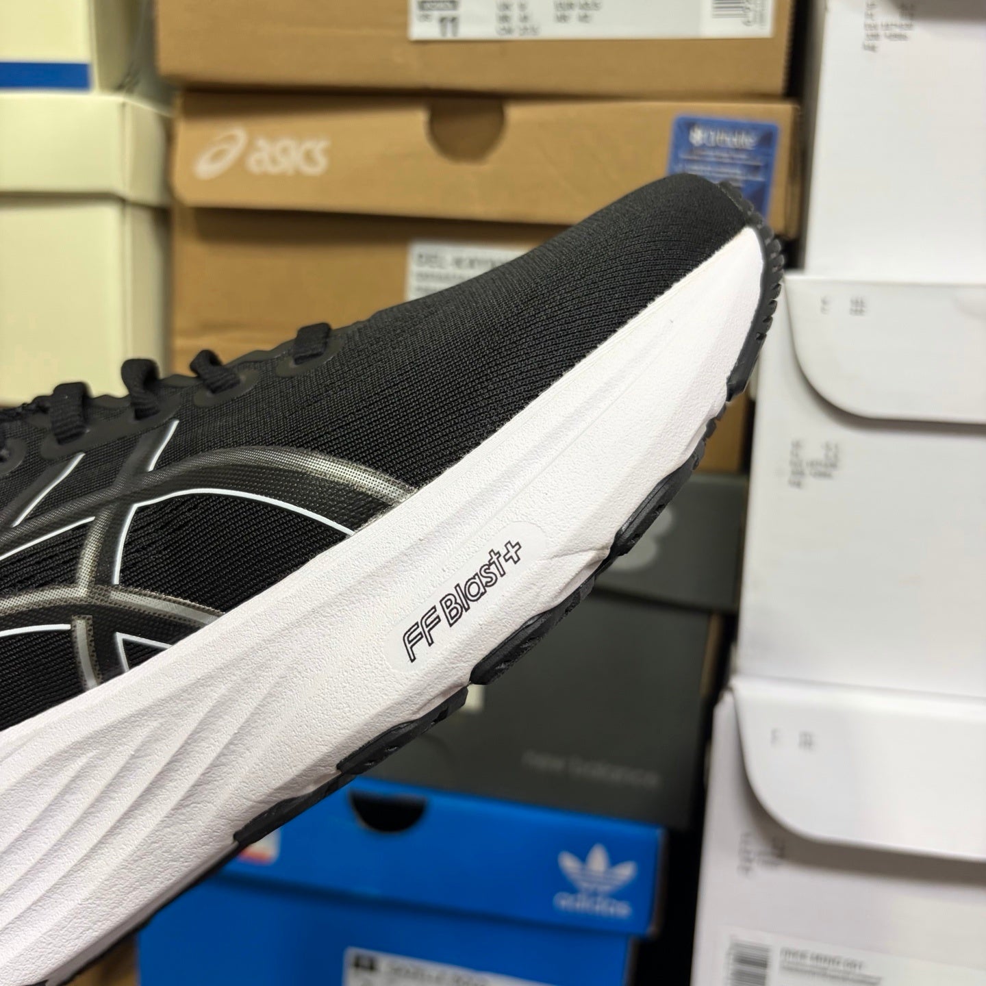 GEL-KAYANO 32 Black/White
