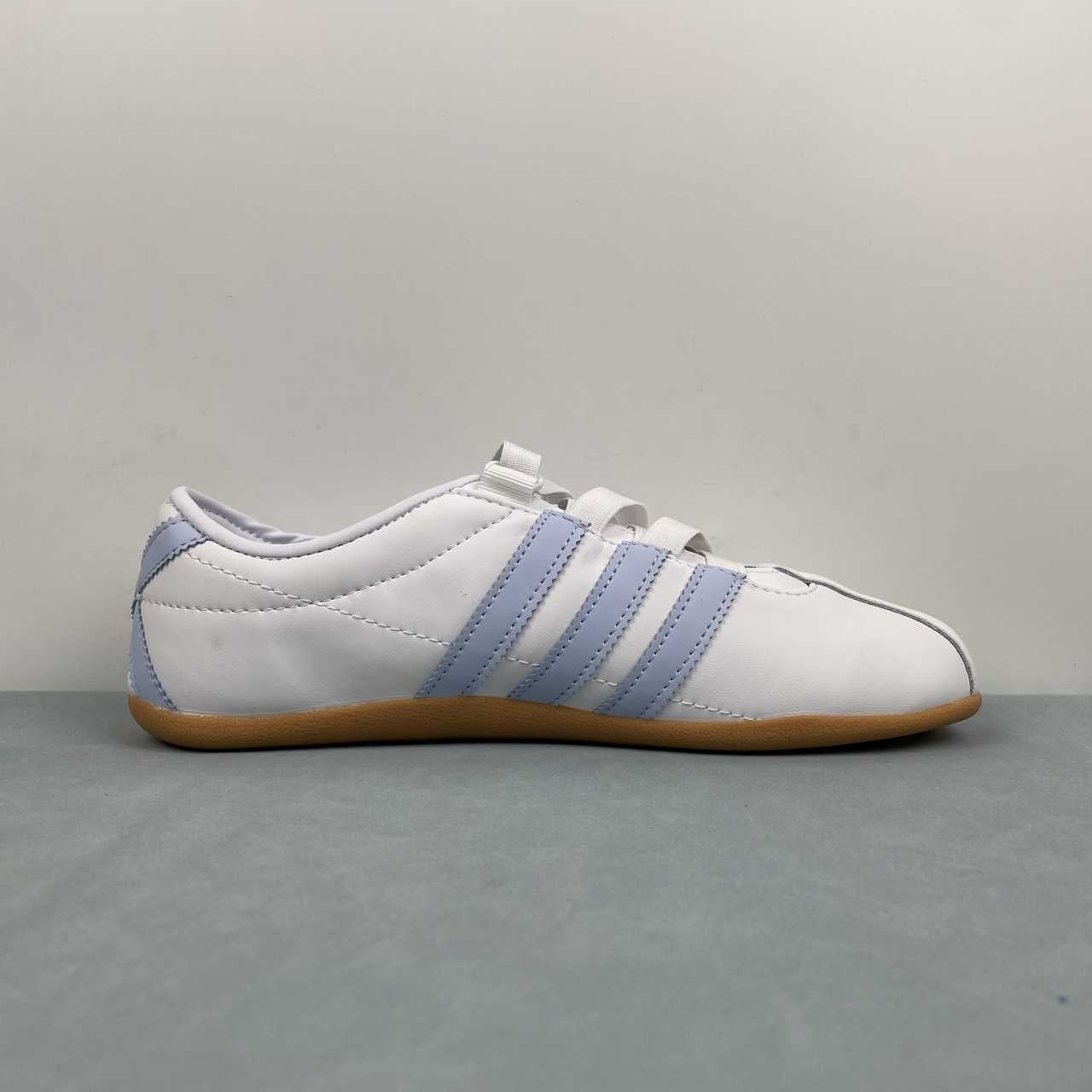 AD TOKYO White Blue