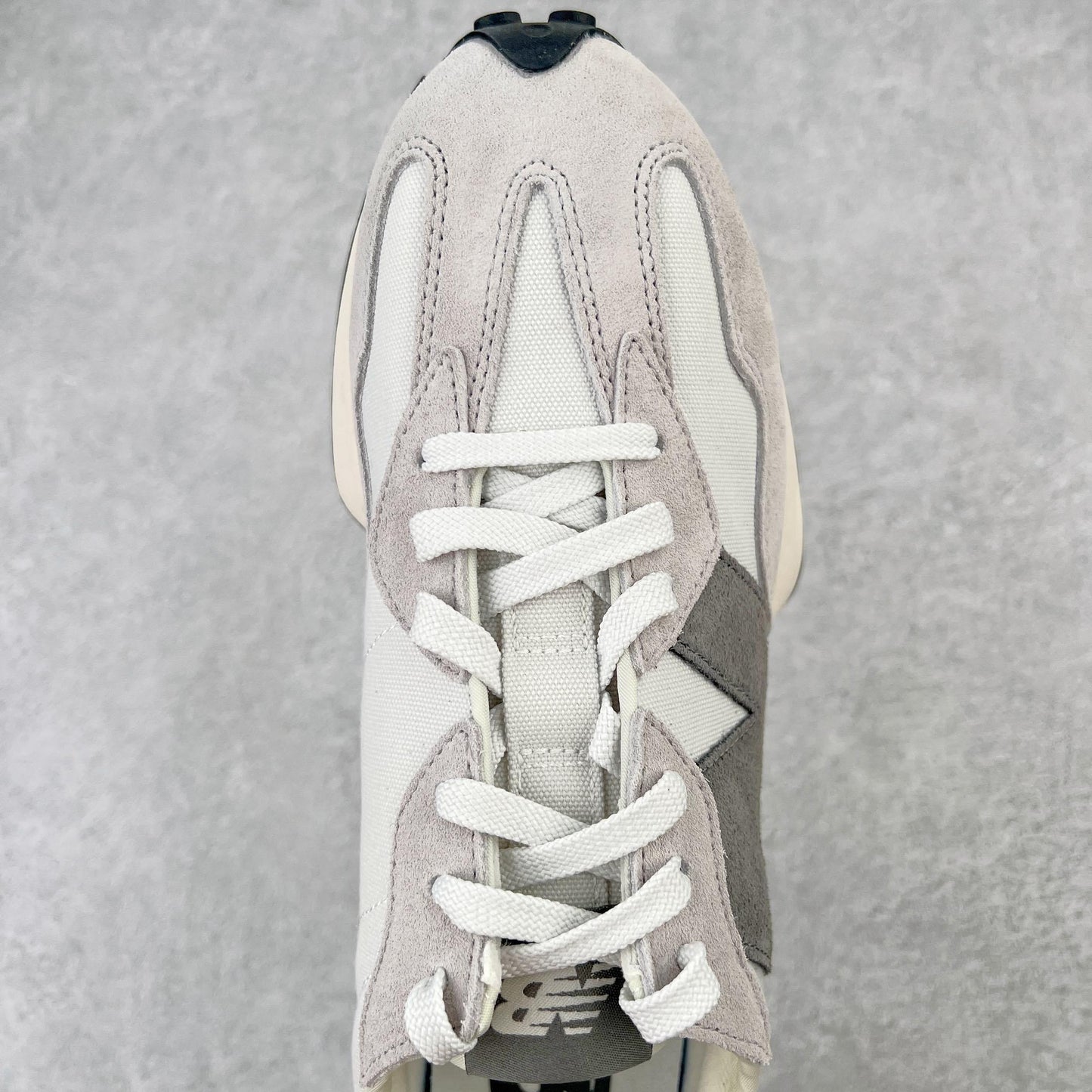 327 Nimbus Cloud/Grey/White