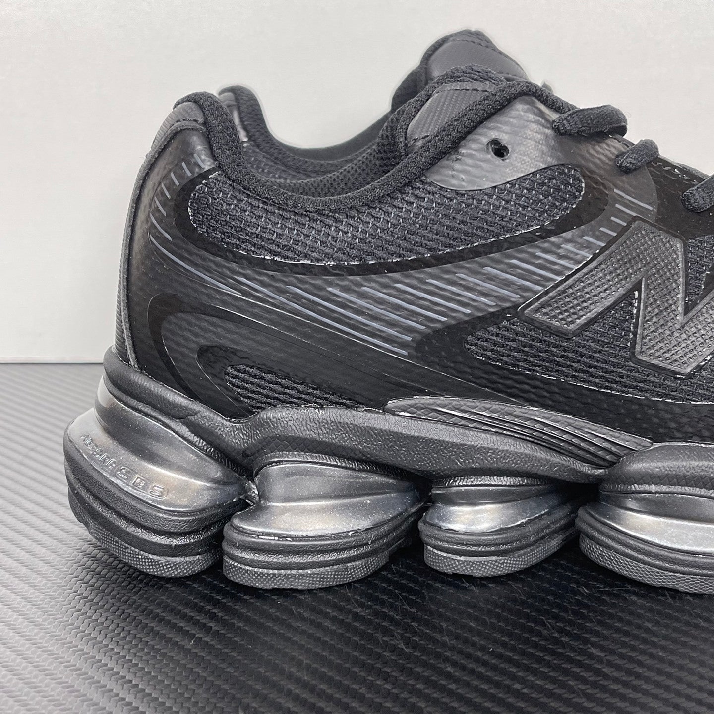 2000 ABZORB Black