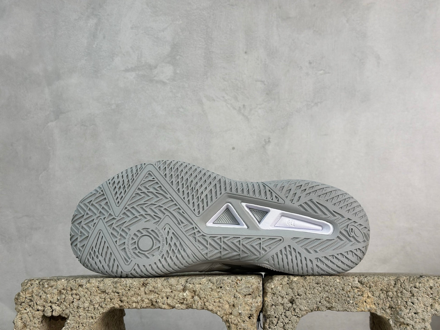 Gel-Tactic 12 White/Grey