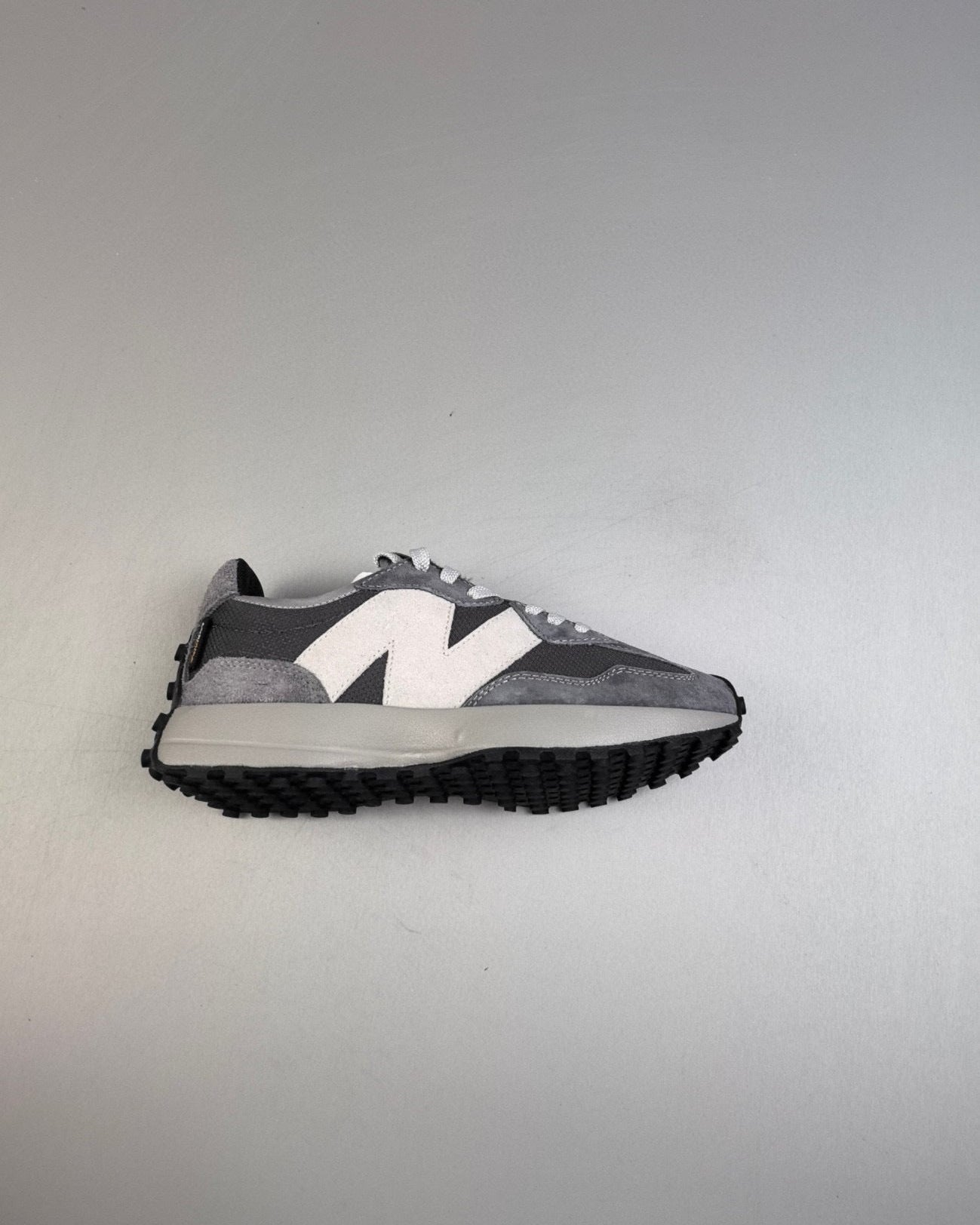 327 Gordura Dark Grey