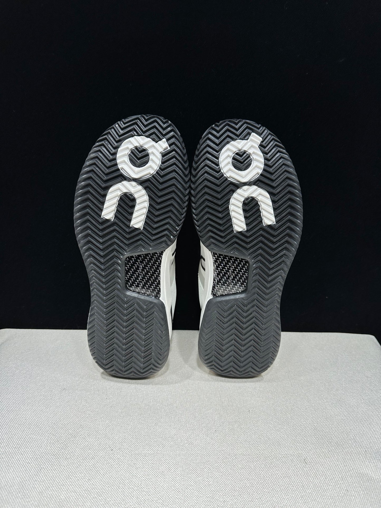 The Roger Pro 2 White Black