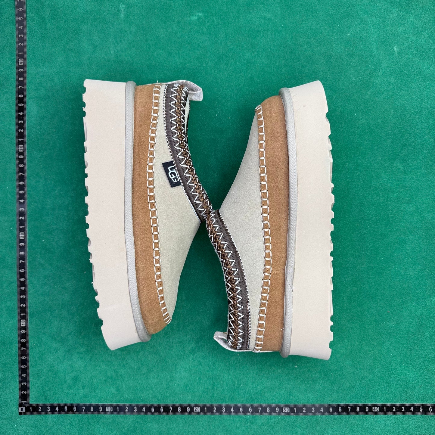 UGG Venture Daze