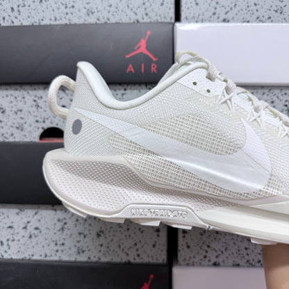 Pegasus Trail 5 Triple White