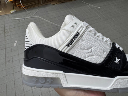Trainer White and Black