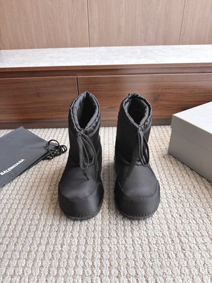 BLG Alaska Suede Boots Nylon Black