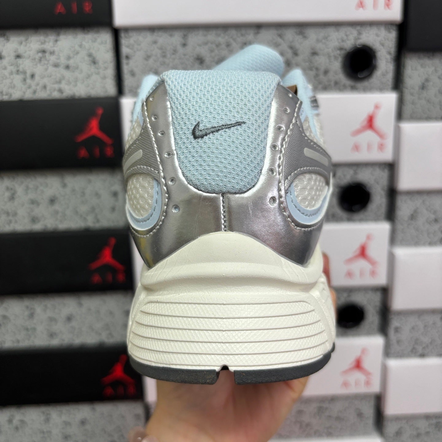 V5 RNR Light Grey Carbon