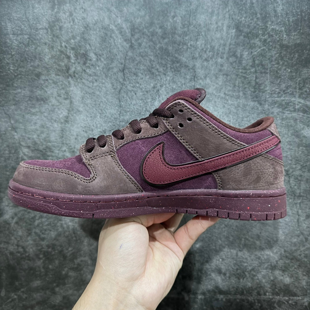 Dunk SB City of Love in the Burgundy Crush