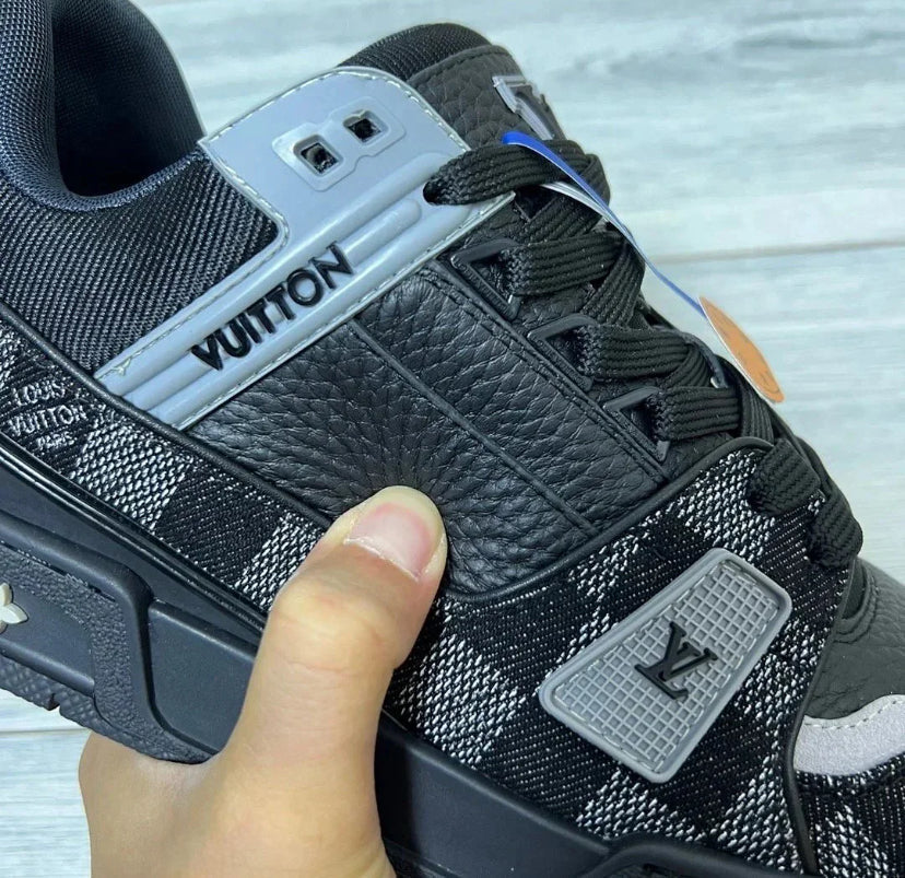 Trainer Black