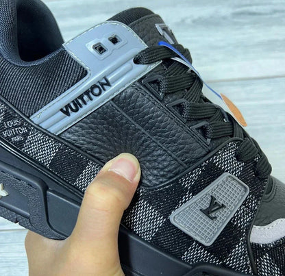 Trainer Black