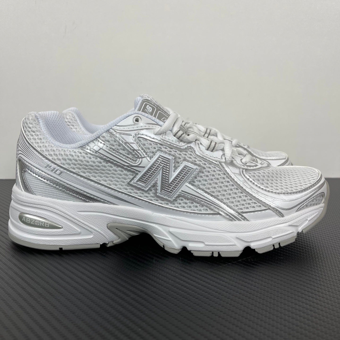 740 Triple White / Silver