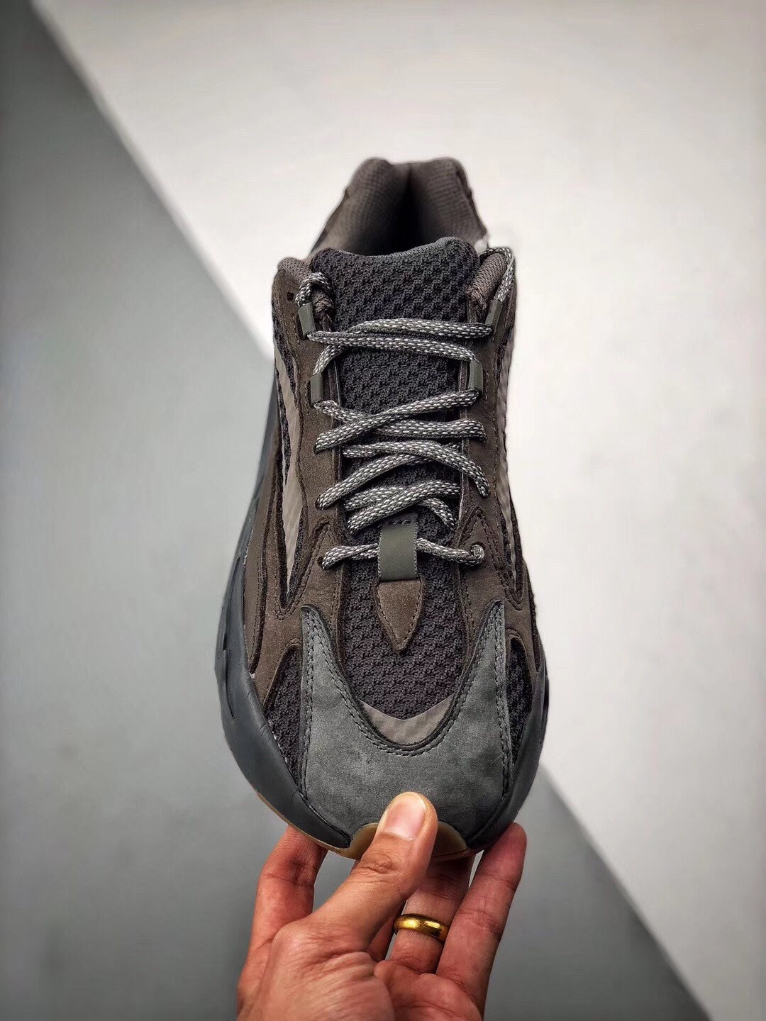 700 V2 Brown
