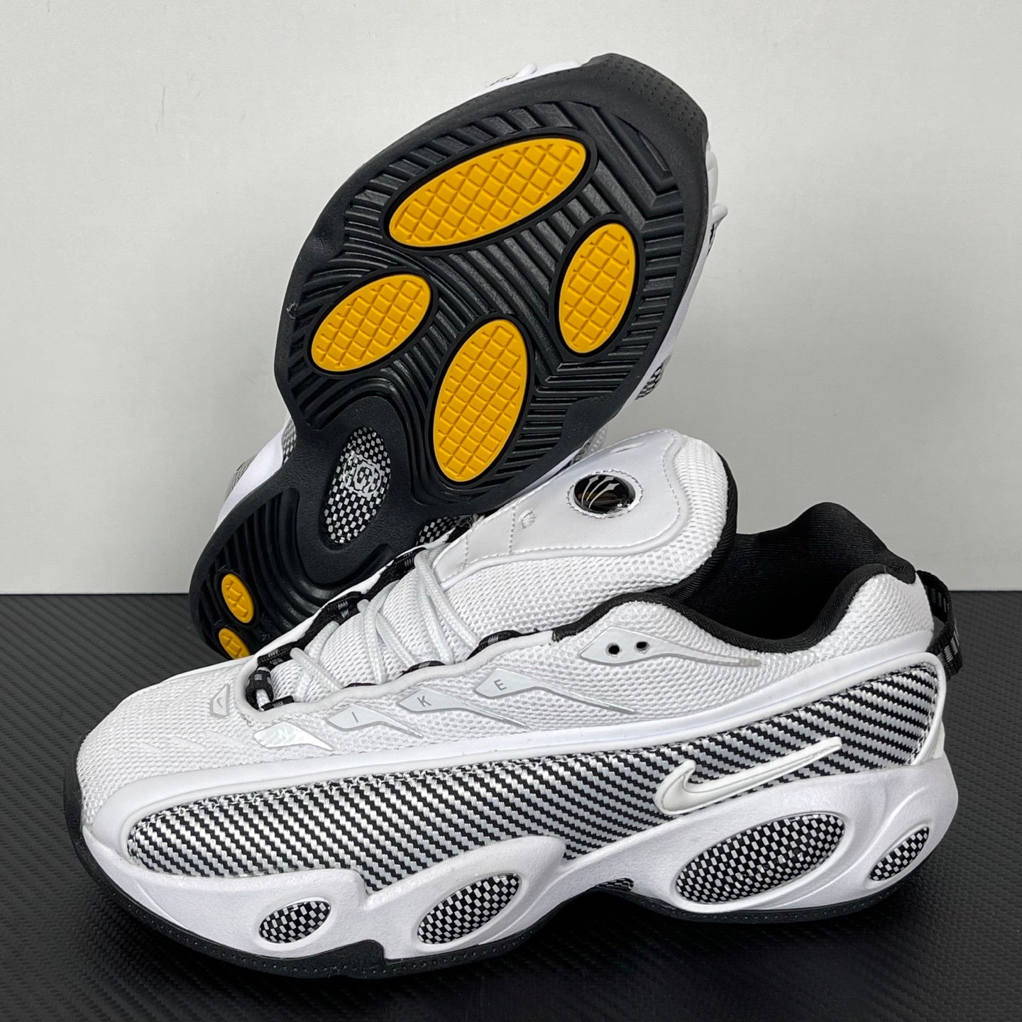 Nocta Glide Black/White