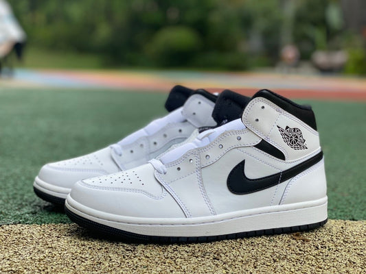 AJ1 MID White Black