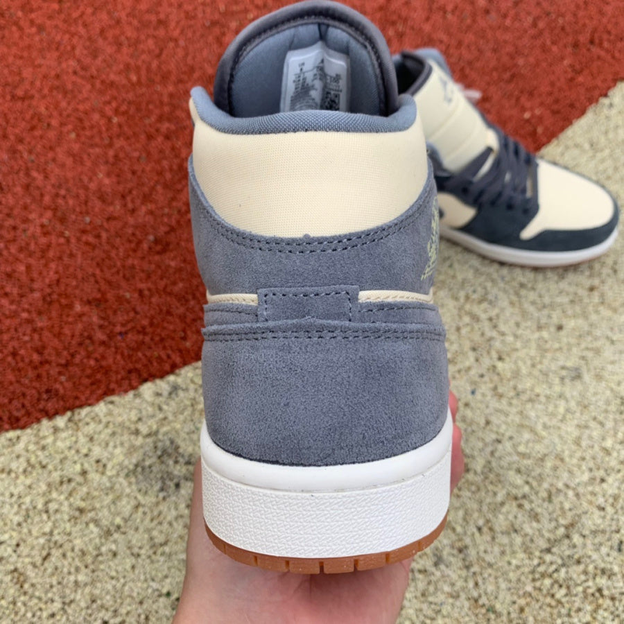 AJ1 MID Coconut Milk