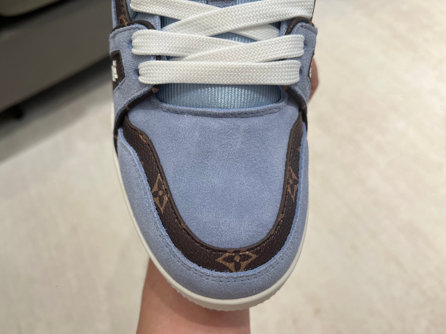 Trainer Blue