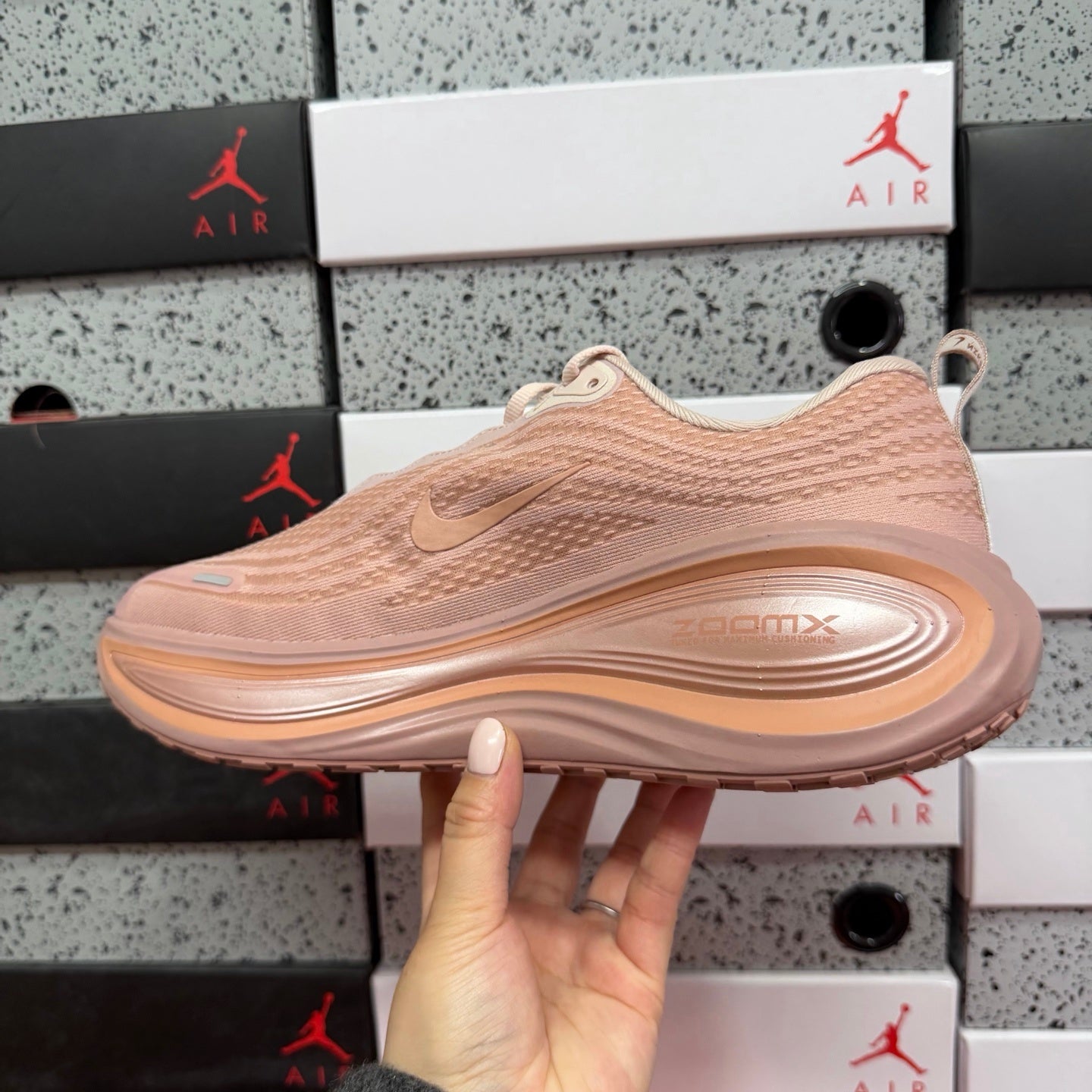 Vomero Plus Particle Pink