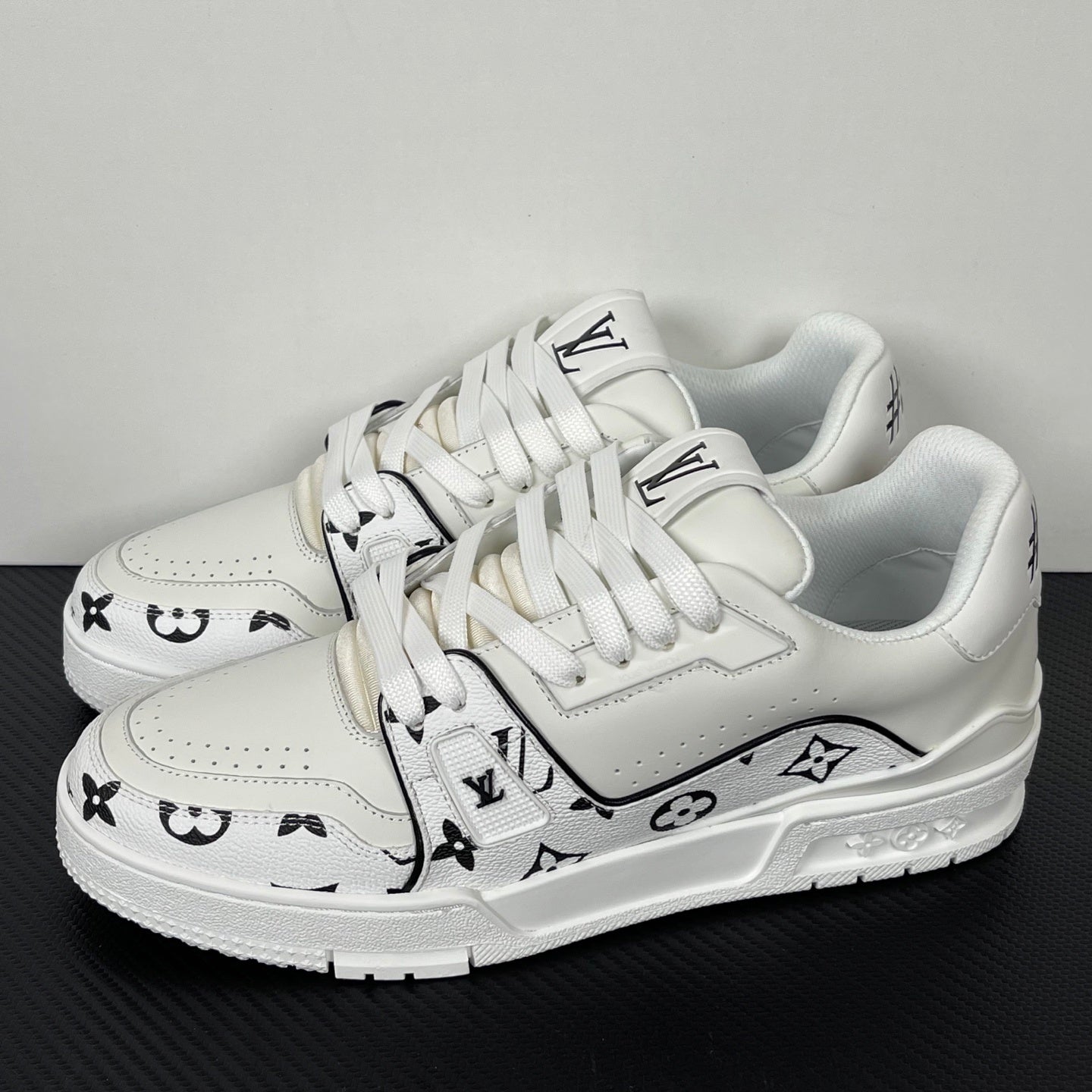 Trainer White Monogram