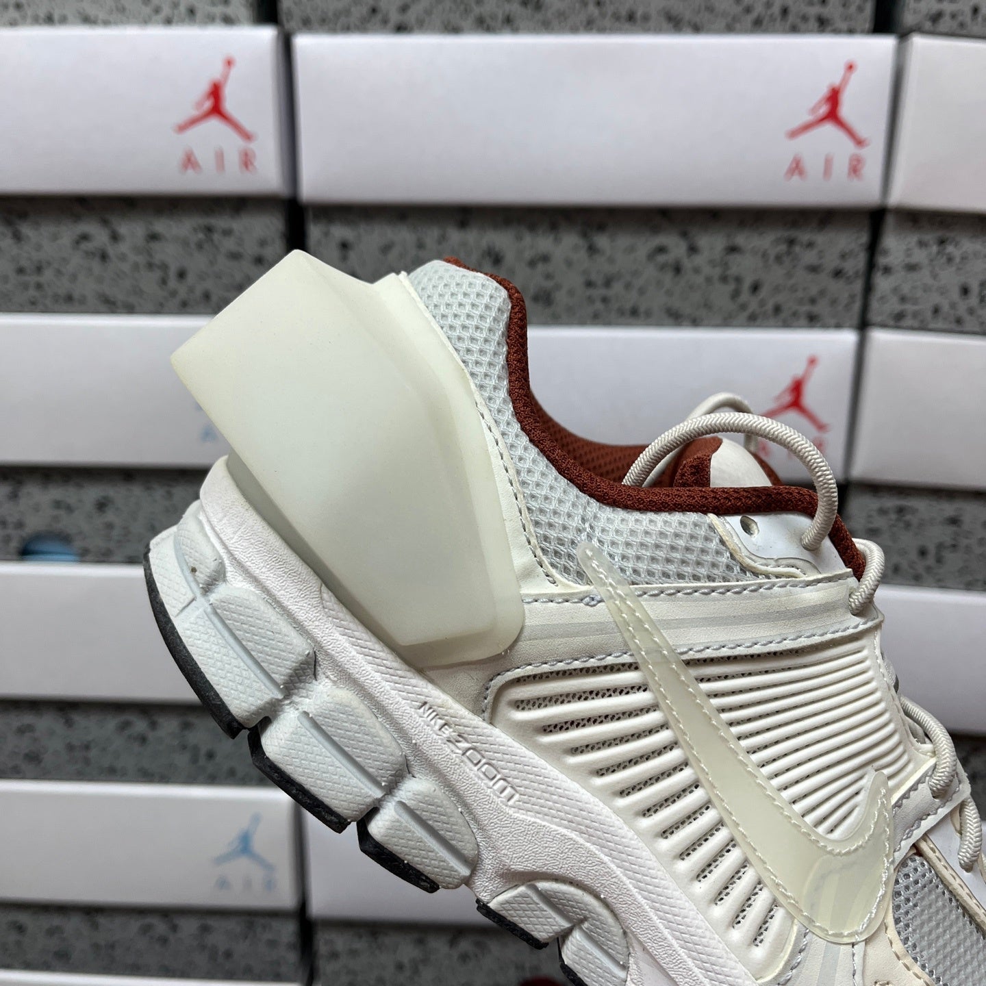 Vomero 5 Salt Off White