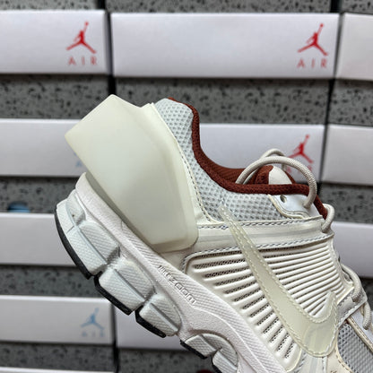 Vomero 5 Salt Off White