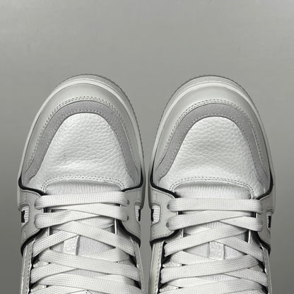Trainer White and Black