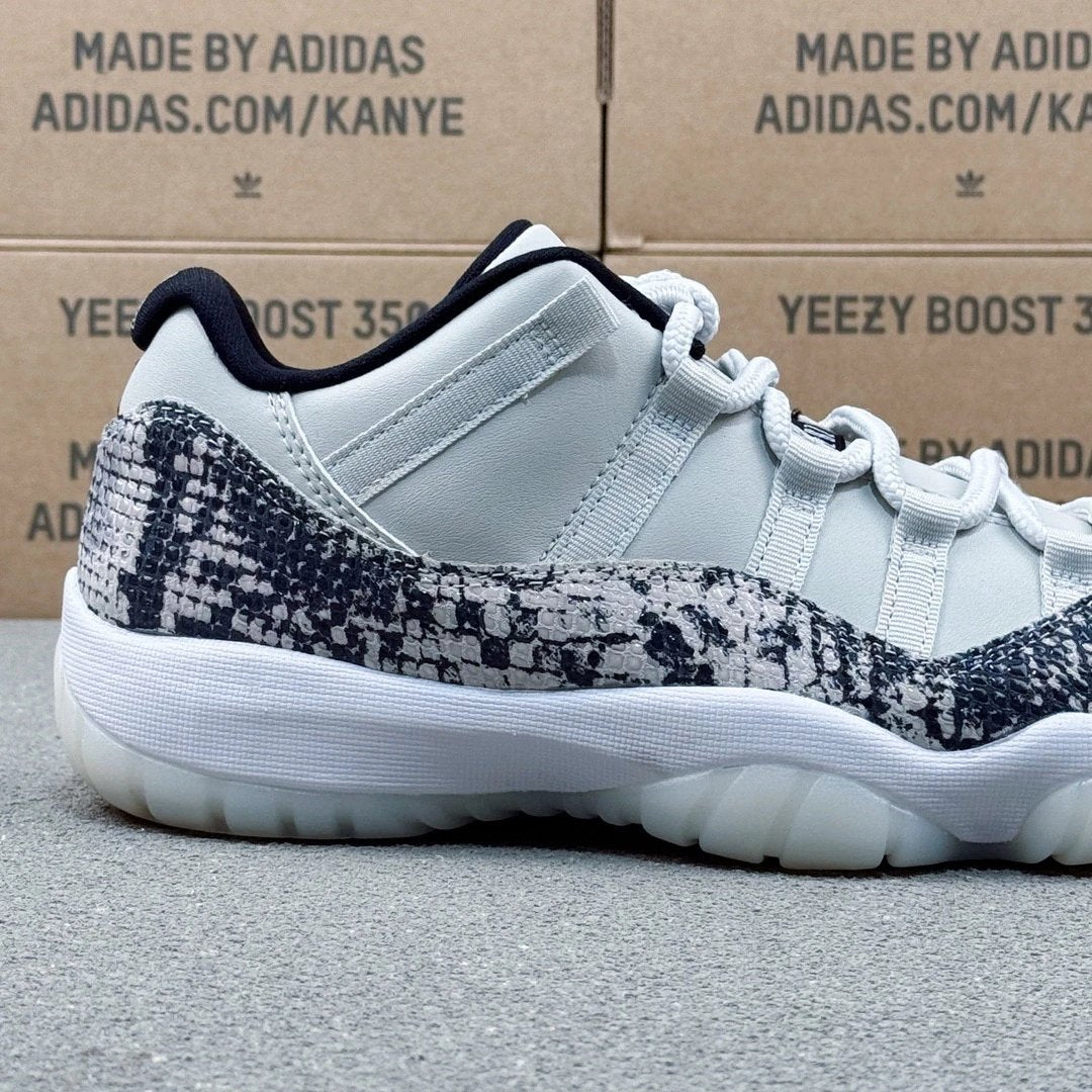 AJ11 Low Shake