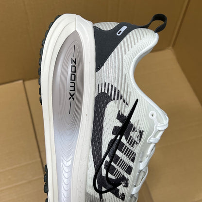 Vomero 18 Black/White