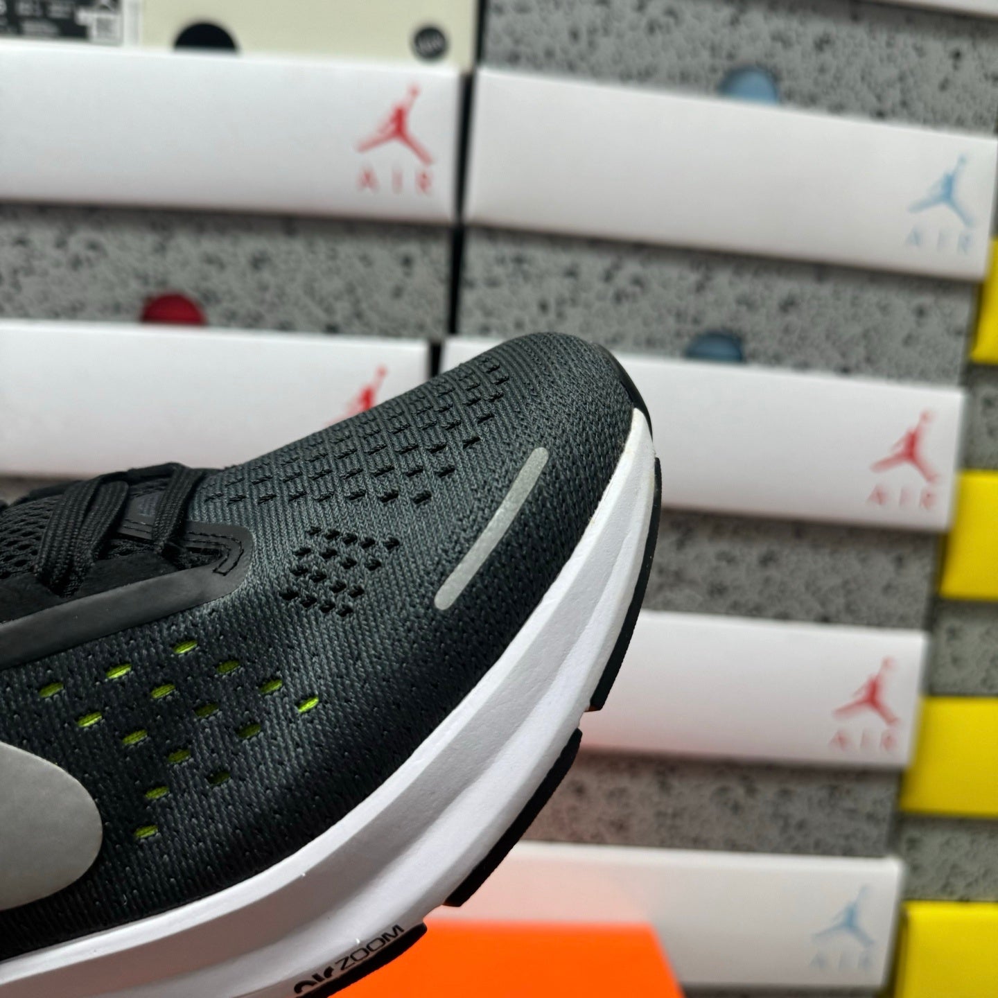 Air Zoom Structure 23 Black/White/Yellow