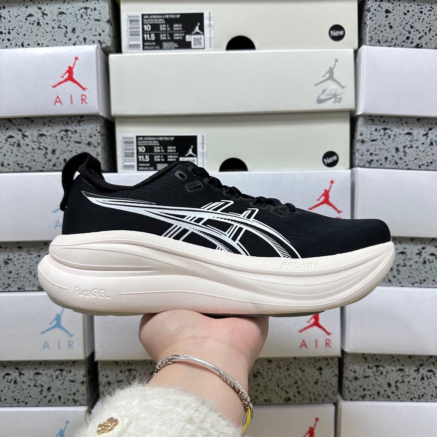 GEL-NIMBUS 28 Black/White