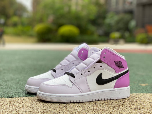 AJ1 MID Barely Grape