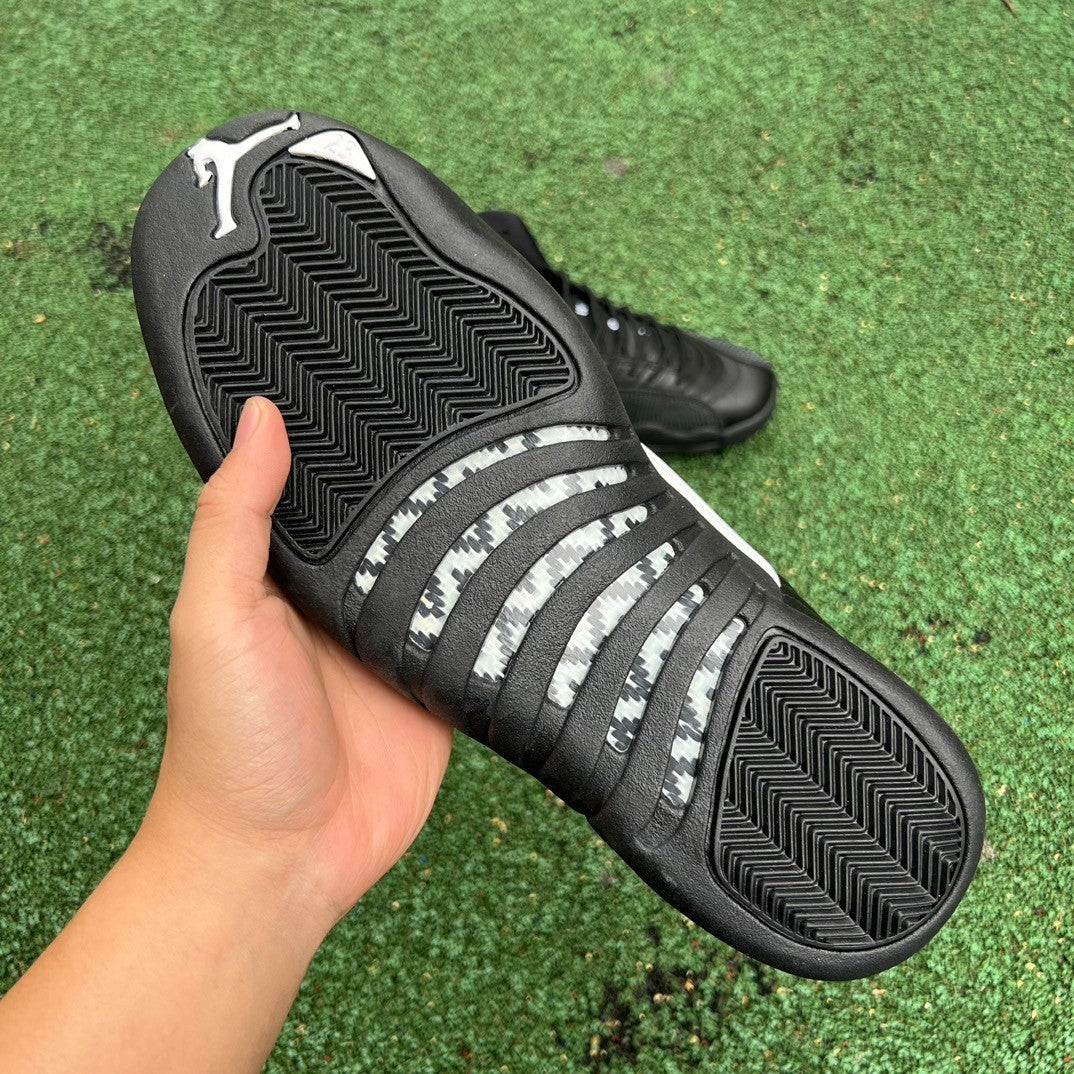 12 Pure Black