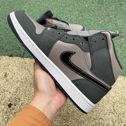 AJ1 MID Night Stadium