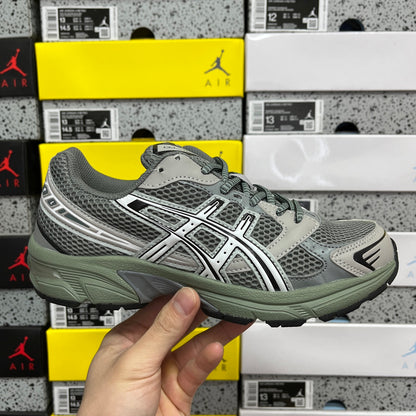 Gel-1130  Wild Dove/White