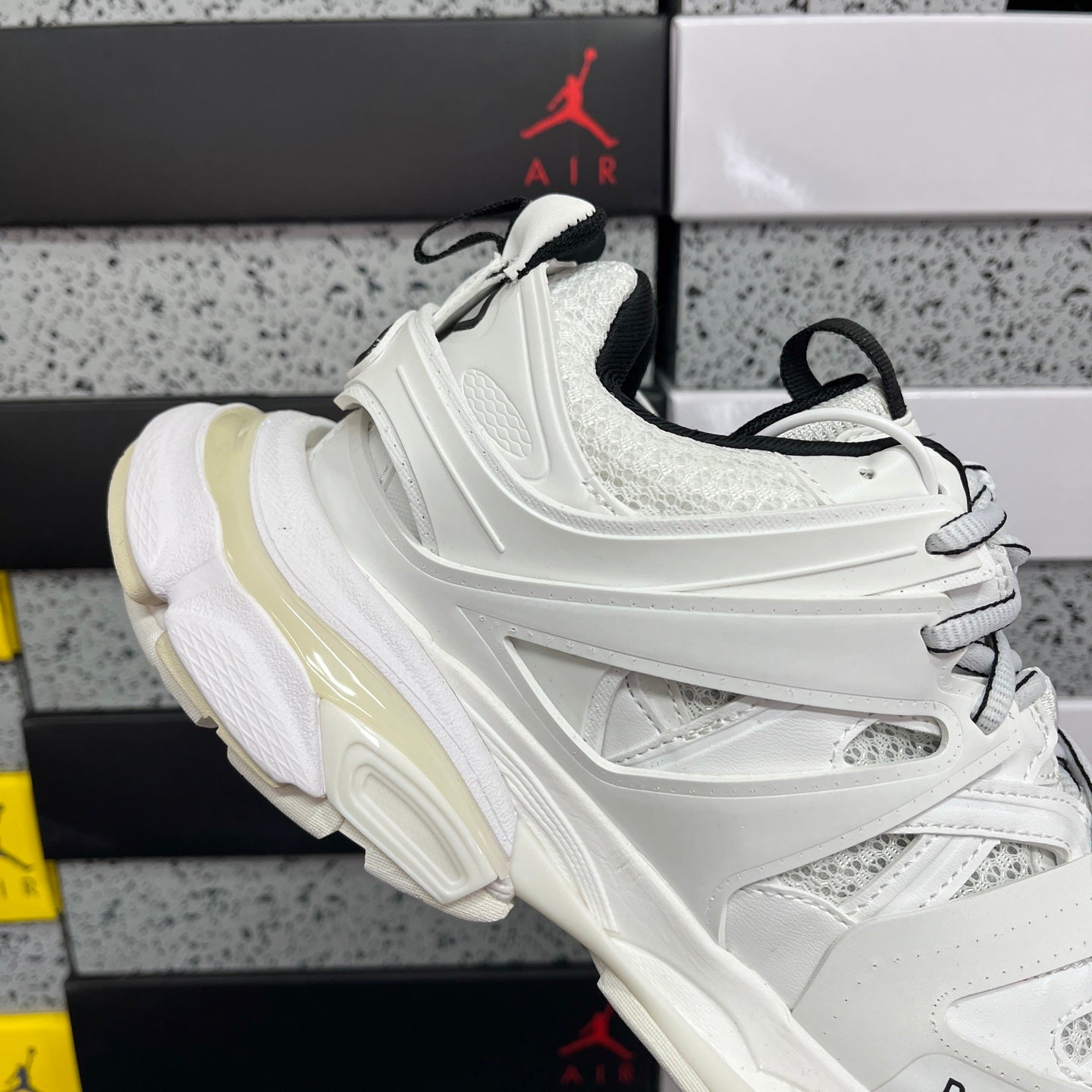 BLG Track White Black