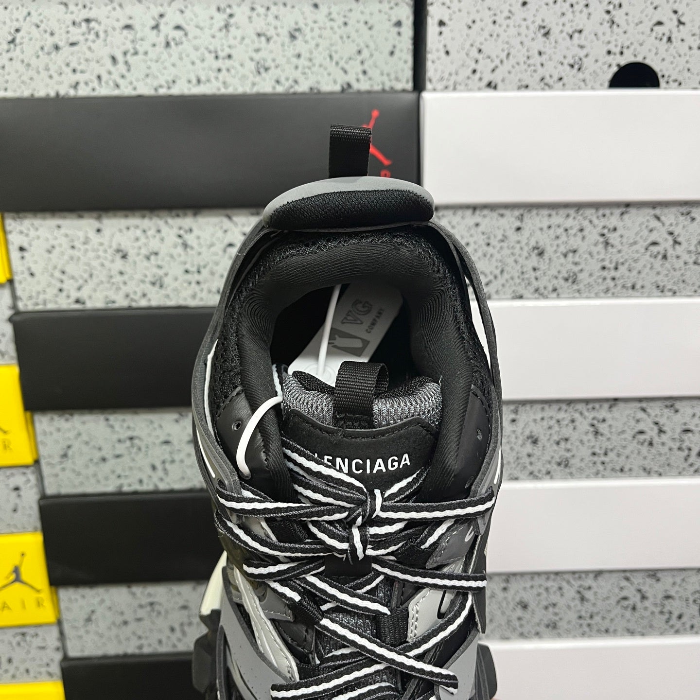 BLG Track White Black Grey