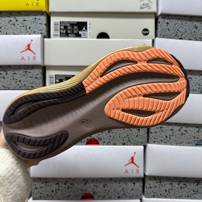 GEL-NIMBUS 27 Brown