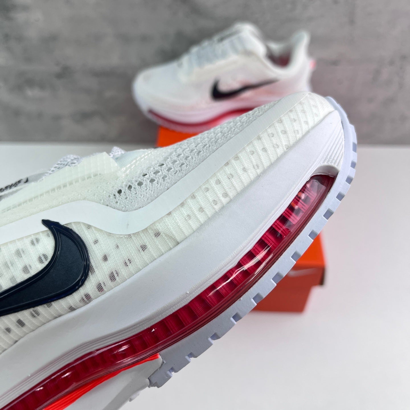 Pegasus Premium White/Red