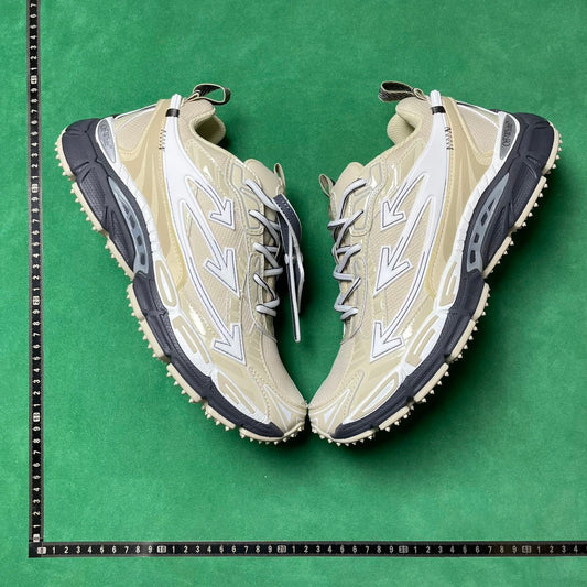 Be Right Back Cream and Black Sole