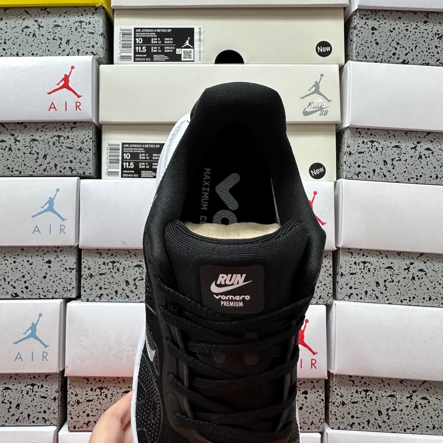 Vomero Premium Black/White