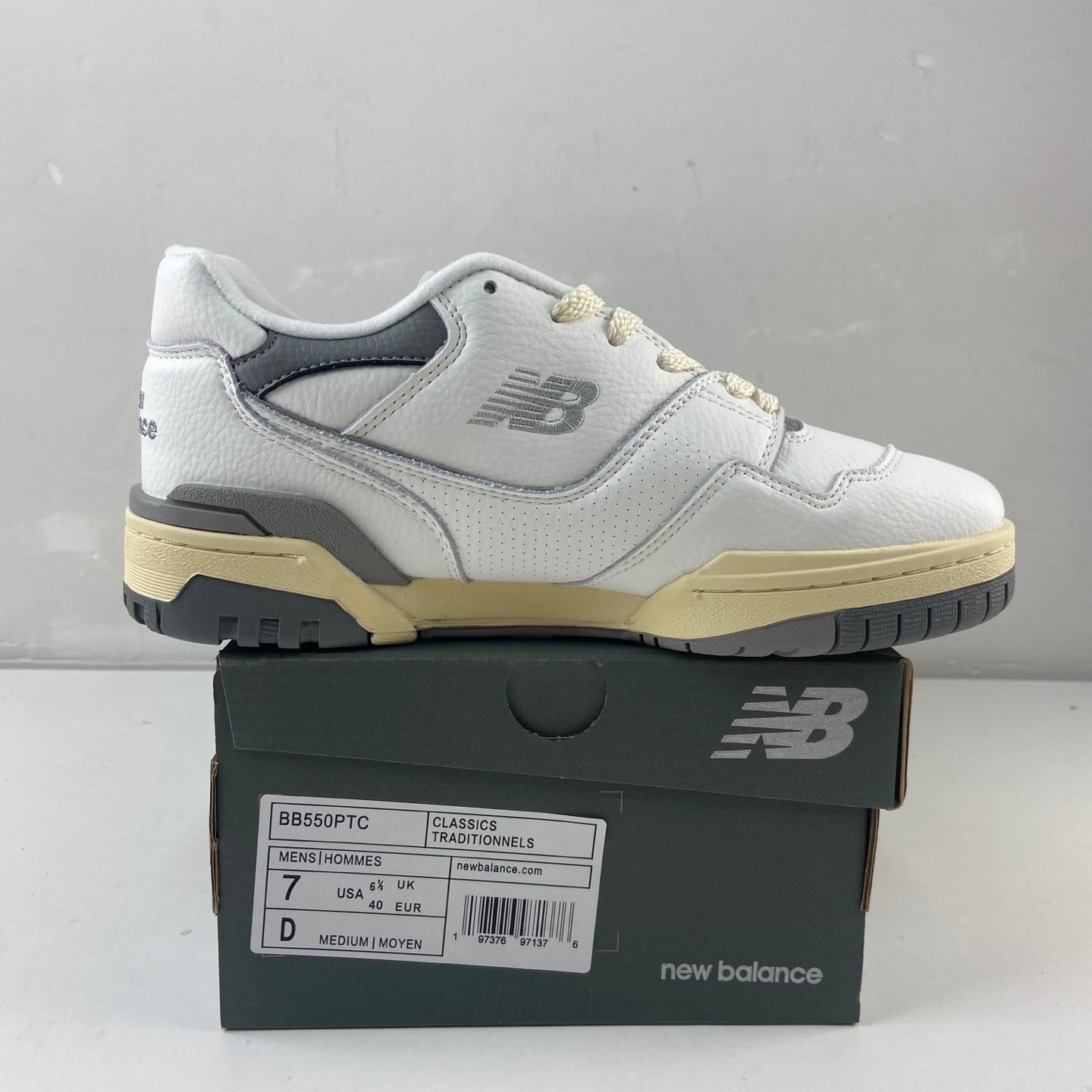 550 Vintage Grey and White