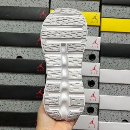 On Running Cloudtilt Remix Triple White
