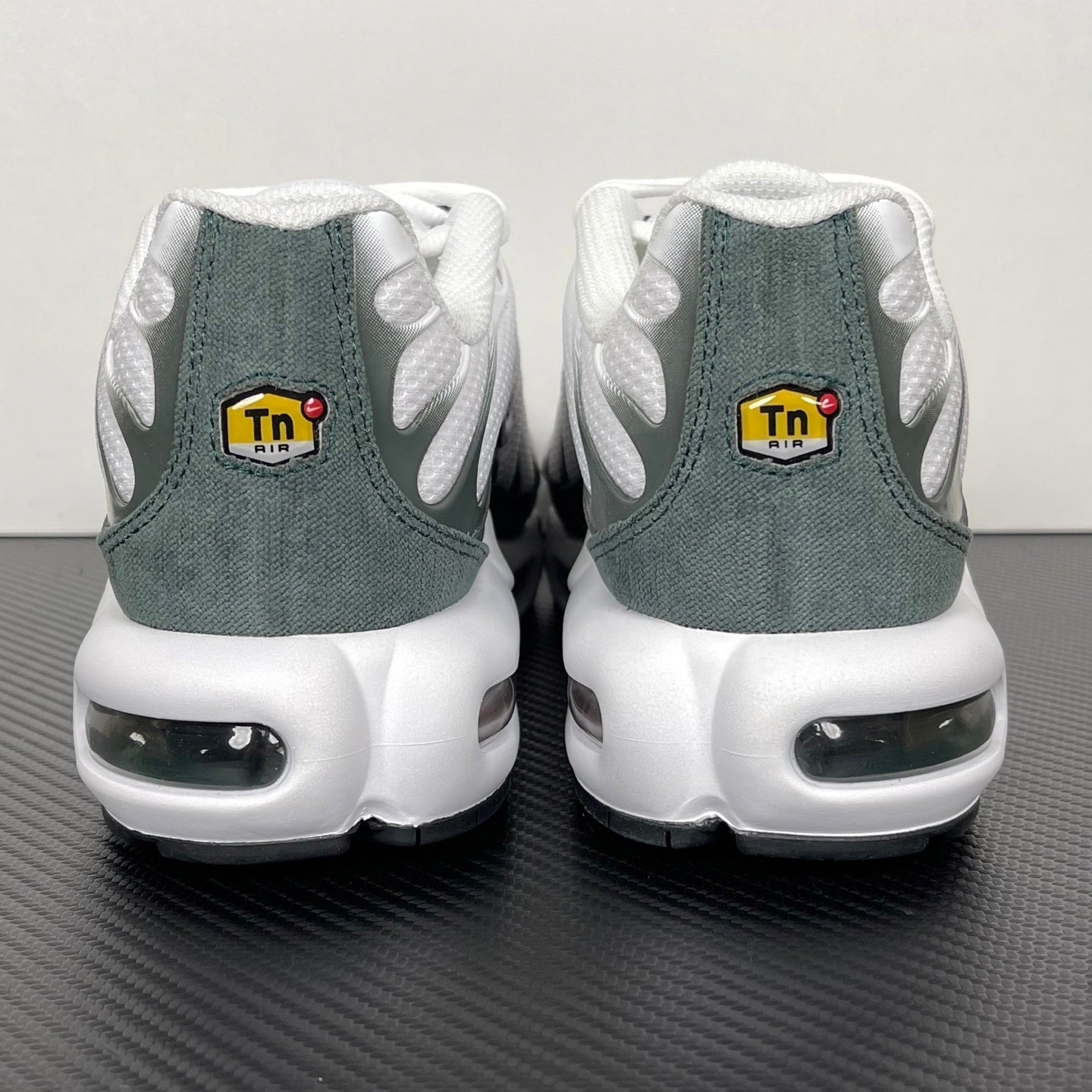TN White Vintage Green