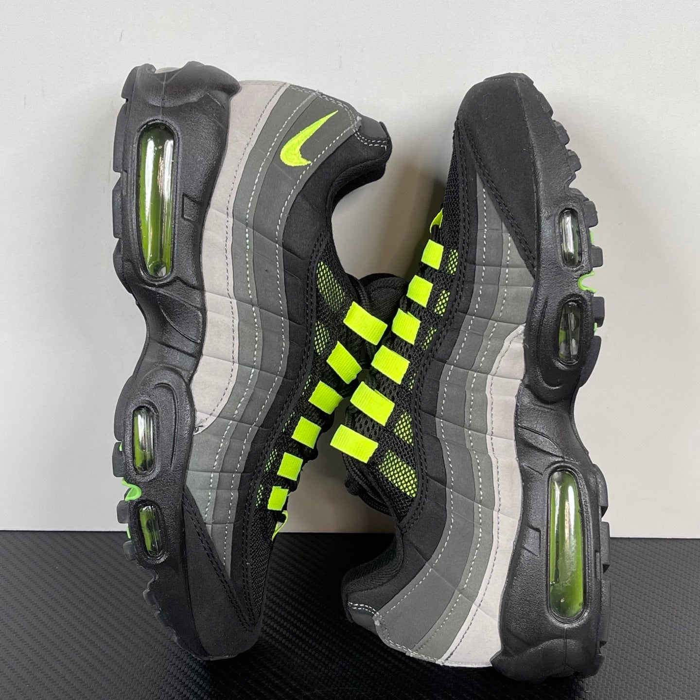 95 Black Neon
