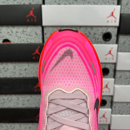 Vomero Plus Hyper Pink