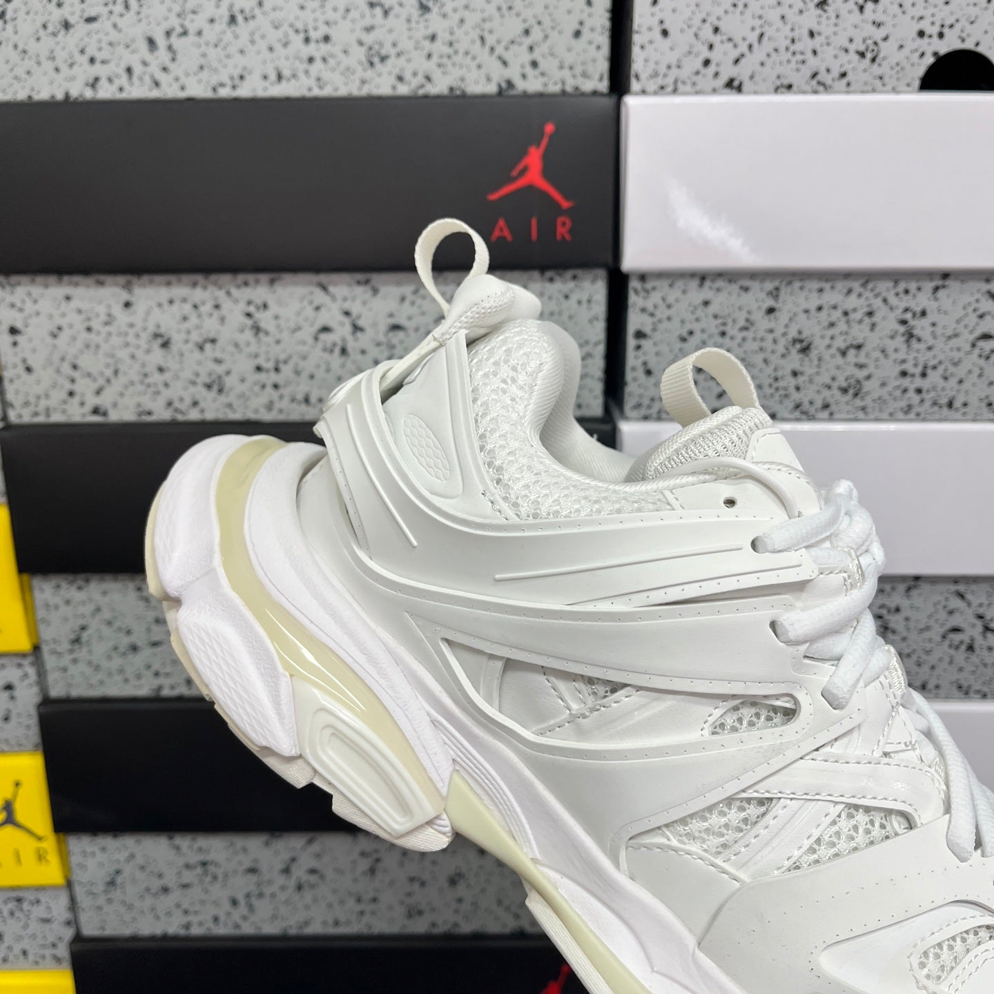 BLG Track Full White