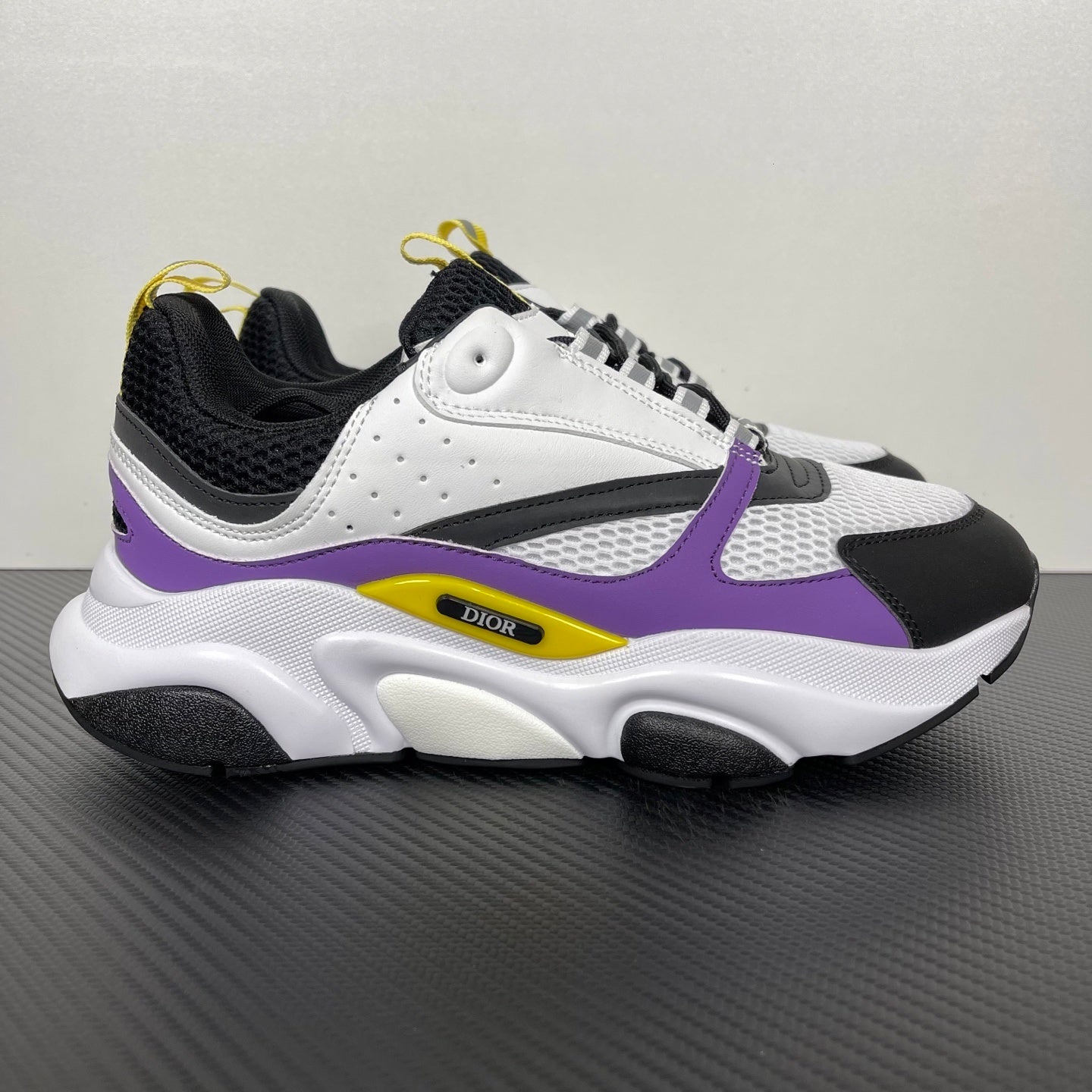 B22 Violet White