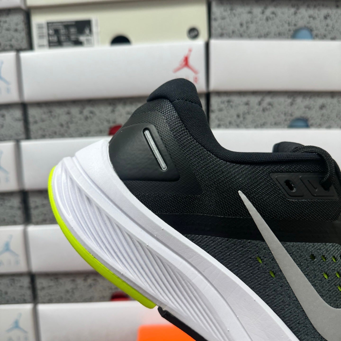Air Zoom Structure 23 Black/White/Yellow