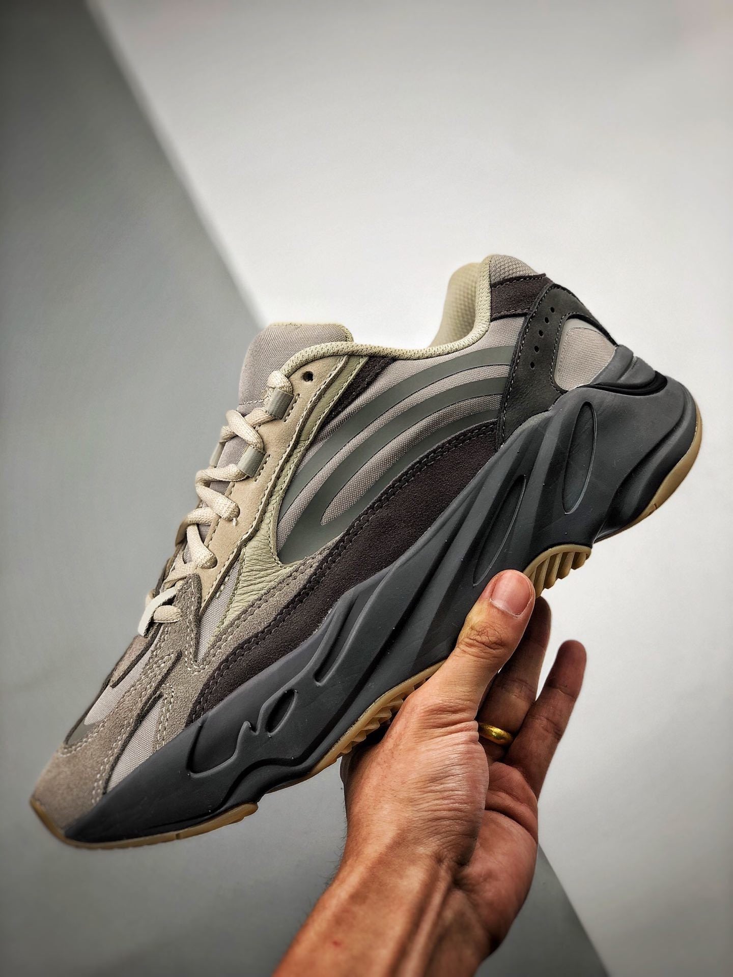 700 V2 Tephra