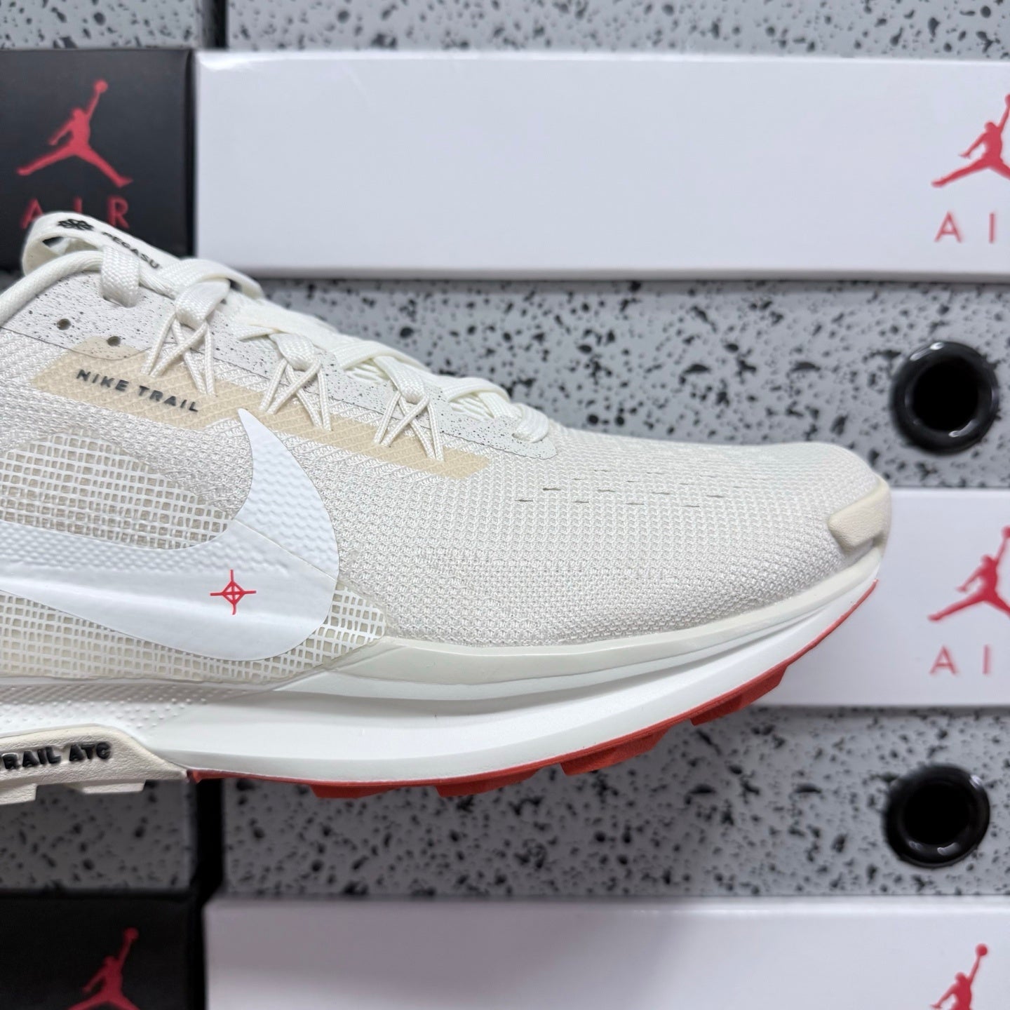 Pegasus Trail 5 Phantom/Picante Red